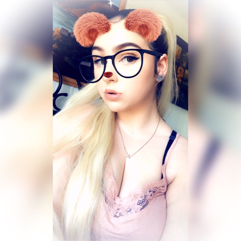 Hi! I'm Ally :) Looking to learn more about me?!